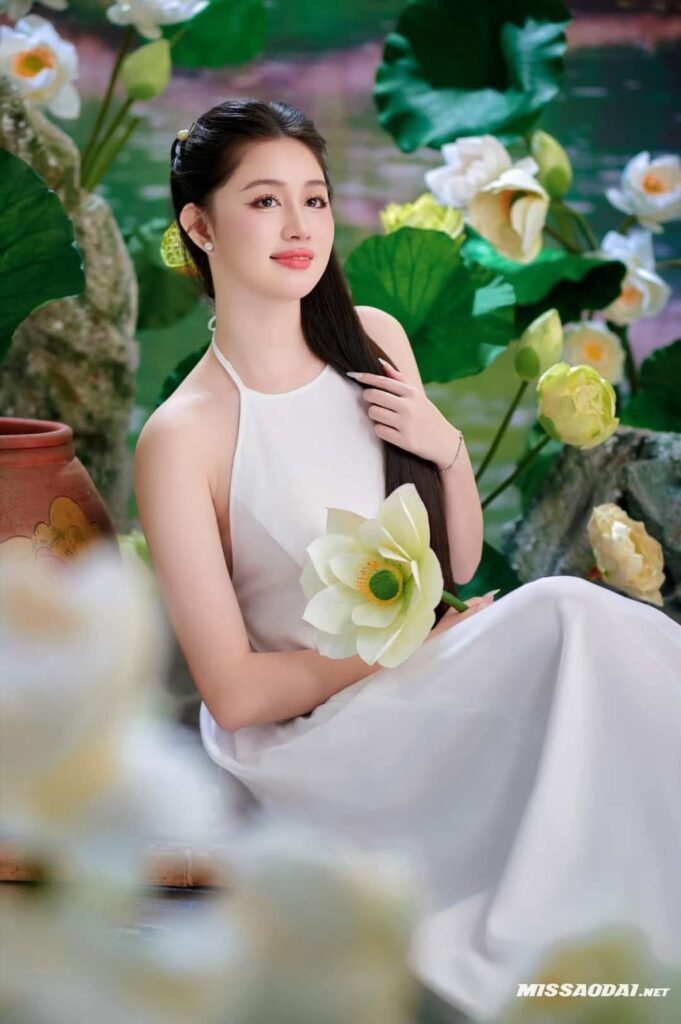 Ảnh Gái Cute Dễ Thương Câu Chuyện Vẻ Đẹp Ngây Thơ Và Gây Mưa Gió Trong Cõi Nhân Loại