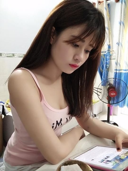 Gai Xinh Váy Ngắn Phong Cách Thời Trang Trẻ Trung Và Năng Động Khiến Cộng Đồng Mê Mẩn