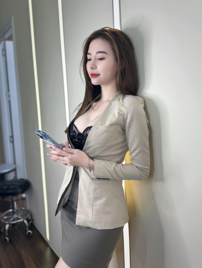 Ảnh Gái Cute Che Mặt Chùm Hình Xinh Đẹp, Ý Nghĩa Gửi Tặng Đến Người Thân Yêu Trong Ngày Đặc Biệt