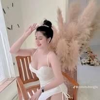 Ảnh Gái Đẹp Mặc Váy Ngắn Vẻ Đẹp Truyền Thống Tỏa Sáng Qua Từng Khung Hình