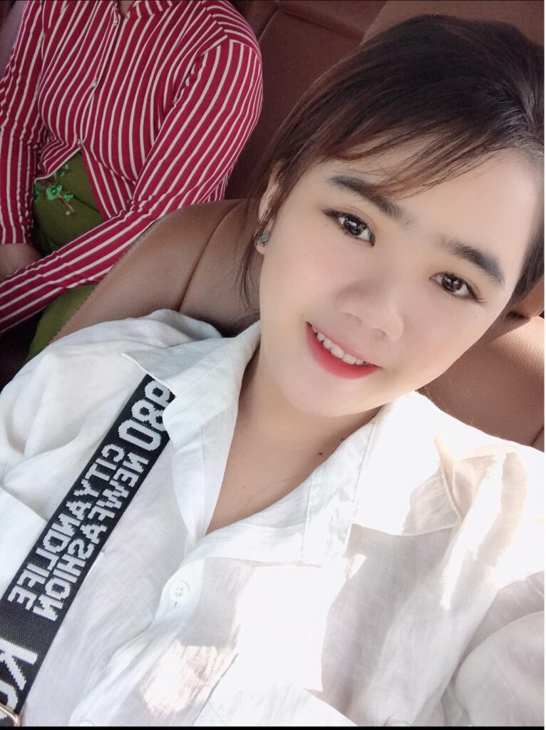 Anh Cô Gái Đẹp Biểu Tượng Của Vẻ Đẹp Tinh Khôi Và Phong Cách Thanh Lịch Trong Thời Trang Hiện Đại